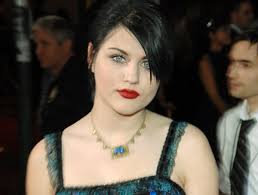 Frances is the daughter of nirvana's kurt cobain and lives in los angeles, california. Frances Bean Cobain Courtney Love S Daughter Creates Disturbed Art For First Gallery Show New York Daily News