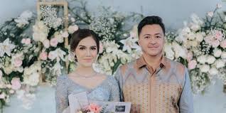 Rizky billar diketahui menjadi viral ketika menghadiri pernikahan artis dinda hauw dan rey mbayang. Pamer Cincin Ini 4 Potret Pertunangan Syahra Larez Mantan Kekasih Rizky Billar Merdeka Com