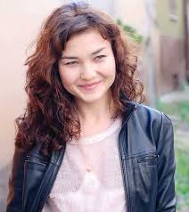أفضل تسريحات شعر للوجه الدائري Oval Face Hairstyles Hairstyles For Round Faces Face Slimming Hairstyles