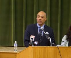 West Hartford Community Mourns Death of Earl Exum