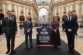 Yates confirma que irá al giro de italia tras conocer su recorrido. Il Trofeo Senza Fine Del Giro D Italia Arriva A Milano