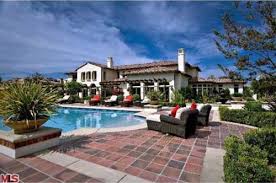 Why Do Bieber And These 25 Other Celebs Live In Calabasas Celebrity Houses Calabasas Homes Mansions