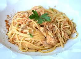 Gli spaghetti alla bottarga di muggine o di tonno costituiscono un primo piatto semplice, gustoso e rapido da preparare. Spaghetti Con Tonno E Bottarga Ricette Di Sardegna