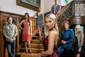 Endlich kann ich euch das hochzeitskleid zeigen gefällt es euch ? Sunny Wer Bist Du Wirklich Dann Ist Valentina Pahde In Ihrer Eigenen Serie Zu Sehen Brigitte De