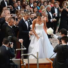 Juni 2011 von admin in die standesamtliche hochzeit war ja schon mitte april in köln erfolgt, nun aber ging es noch um die. Lukas Podolski So Hat Er Sich Verandert Gala De