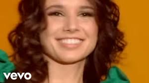 Paula Fernandes, Leonardo