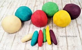 Knete Selber Machen Mit Kindern Und Kleinkindern Bastelnmitkids Knete Selber Machen Knete Selber Machen Rezept Selber Machen Mit Kindern