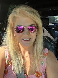 Can the reflection be removed from glasses in a photo?