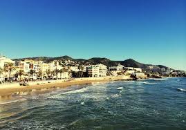 La plage de barceloneta est la plage la plus connue et fréquentée de barcelone. Plage Barcelone Notre Guide Des Plus Belles Plages De Barcelone Elle