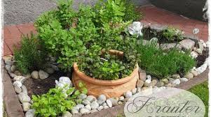 Kr Utergarten Beetumrandung Garten Bedarf Garten Pflege Gartentypen Gemuse Garten Hof Krauter In 2020 Patio Herb Garden Herb Garden Design Vegetable Garden Design