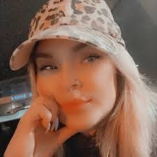 Heather Vanwinkle's Instagram, Twitter & Facebook