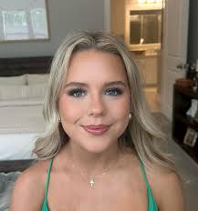 Hey my name is Anna Hubbard! One of my passions is doing makeup and I would  love the chance to do yours!! I'm mobile, and willing to travel. Dm for  booking and