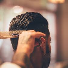 Grâce à elle, vous pourrez prévenir les chutes de cheveux et autres détériorations de votre fibre capillaire. Coupe De Cheveux Homme 5 Erreurs A Eviter A Tout Prix Femme Actuelle Le Mag