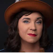 Amy Zander's Instagram, Twitter & Facebook