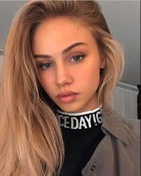 His Interior Designer Pretty Blonde Girls Blonde Girl Highlights Brown Hair