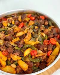 Tepsi Kebabi Sevenler Cift Tiklasin Yapilisi Cok Kolay Lezzeti Sahane Cok Bereketli Bir Yemek Iftar Ve Bayram Yemek Tarifleri Yemek Etli Yemek Tarifleri