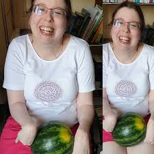 Expecting the usual tedium that accompanies a summer in the catskills with her family. Ich Habe Eine Wassermelone Getragen Sommer Filmeabend Dirtydancing Wassermelone Watermelon Fruit Instagram