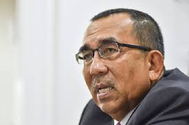 Timbalan menteri pertahanan seorang senator. Timbalan Menteri Pertahanan Dijangka Lawat Mangsa