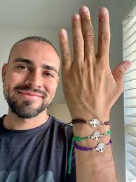 Happy Friday 🥰 Who wants to join me in making a cute Macrame Christmas  Tree this weekend 🎄 I've gathered 21 of my favorite tutorials for you!  Link in comments below ⬇️