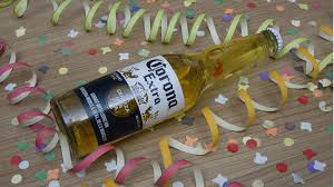 Mit dem tag der goldenen hochzeit feiert man 50 jahre gemeinsames eheleben. Corona Warum Es Okay Ist Uneinsichtige Nachbarn Der Polizei Zu Melden Stern De