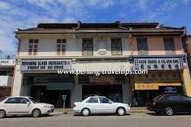 Pada suatu malan mereka sedang tertidur lelap dia atas tanah dan diatapi langin terjadi gempa bumi yang mengguncang pulau tersebut. Frame Shops In Penang