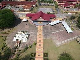 The town does not have its own airport. Dataran Keris Alor Gajah Kini Dah My Melaka Network Facebook