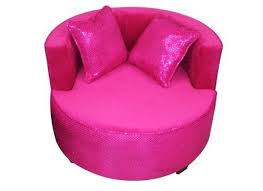 Hot pink walls and area rug enhanced the look of this bedroom. Newco Kids Redondo Tween Chair Hot Pink Velvet With Hot Pink Sequins By Newco Kids Http Www Amazon Com Dp B Colorful Lounge Chair Kids Bedroom Chairs Chair