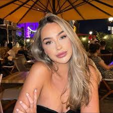 Victoria Conde's Instagram, Twitter & Facebook