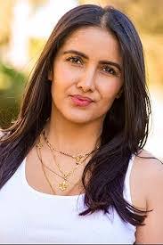 Eva Grover's Instagram, Twitter & Facebook