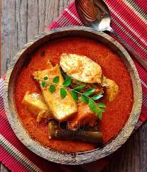 Inilah resep ikan tenggiri kari tanpa santan yang gurih, sebagai masakan yang tidak berkuah, masakan ikan tenggiri tanpa santan ini tetap memiliki nilai gizi yang baik, karena bumbunya mampu meresap pada setiap potongan dagingnya. Resipi Kari Ikan Dapur Tanpa Sempadan