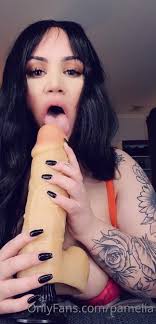 Pamelia dildo