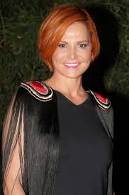 Simona ventura ha deciso per un nuovo look , forse per essere al top quando naufragherà tra poco all' isola 11. Nuovo Taglio Capelli Di Simona Ventura Mariam Chabukiani
