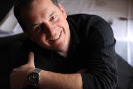 Paul Doucet, de policier à jet-setter gai