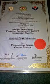 Kertas kerja program keusahawanan membangunkan inkubator kedai gunting rambut kolej komuniti batu pahat johor. Barbershop Owner Pengenalan