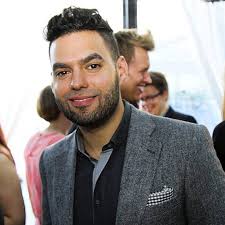 Juontaja Axl Smithia epäillään seksikumppaneidensa salakuvaamisesta