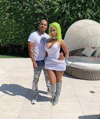 Nicki announced she was pregnant this obviously, she never retired, but it's so exciting that she safely welcomed a baby and has started a. Nicki Minaj Shares 1st Photo Of Her Kenneth Petty S Newborn Baby
