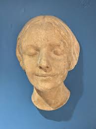 Art ancestry: Iona is third generation to graduate