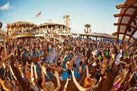 And what a better way to do this than a stay in one of our villas in croatia!zrće beach is a fantastic starting point; Noa Beach Club Am Strand Zrce Kroatien Reisefuhrer