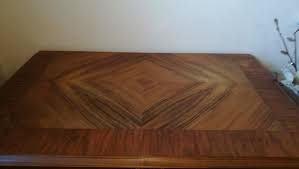 Klassisches möbel, das über hause, leute und geschichte erfahrung von vielen jahren geben wert dem schrank aus massivholz. Mochte Alter Und Wert Von Sekrater Schrank Und Hangeschrank Wissen Www Dieschatzkisteimnetz De