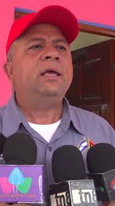 El compañero Virgilio Silva Director Ejecutivo de la Empresa Portuaria  Nacional (EPN), presenta el diseño digitalizado de lo que será el futuro  Muelle de la Ciudad de Bilwi del Municipio de Puerto