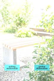 Diy Gartenbank Mit Beton Und Holz Als Gunstige Low Budget Deko Fur Den Garten Beton Budget Garten Gartenbank Gunstige Outdoor Decor Outdoor Decor