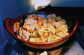 Menu takjil kolak tape kolang kaling, menu berbuka tumis terong hijau pedas dan sup bola daging. Menikmati Menu Berbuka Puasa Dengan Nuansa Maroko Arabia