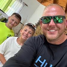 Laurel Knox's Instagram, Twitter & Facebook