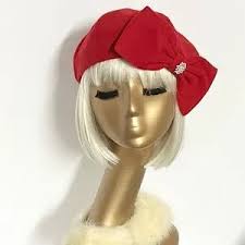 Red wool beret bow