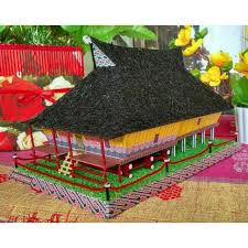 Yakni marga asli penduduk simalungun adalah damanik, serta tiga marga pendantang yaitu sinaga, saragih, dan purba. Miniatur Rumah Adat Batak Simalungun Shopee Indonesia