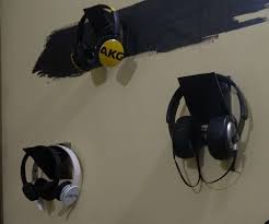 There are lots of different ways you can make your own custom diy earbud holder right at home. Free Diy Headphone Wall Mount 8 Steps With Pictures Instructables