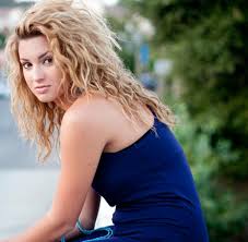 Pin By Jubalew On Hair Style Hair Crimper Tori Kelly Hair Curly Hair Styles