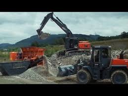 Bauschutt Recycling Mit Backenbrecher Tiefbau Wegener Youtube In 2020 Bauschutt Bau Recycling