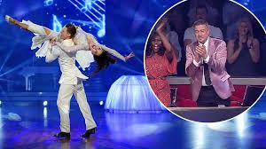 Diesen kuss von renata lusin und ella endlich werden wir nie vergessen. Let S Dance 2019 Valentin Und Renata Lusin Bekommen Standing Ovation Von Joachim Llambi