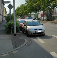 Vorgang, ein betriebsfähiges und zugelassenes fahrzeug für unbestimmte zeit abzustellen. Verhindern Von Falschparkern An Der Einmundung Wallufer Strasse In Die Hochheimer Strasse Auf Akk